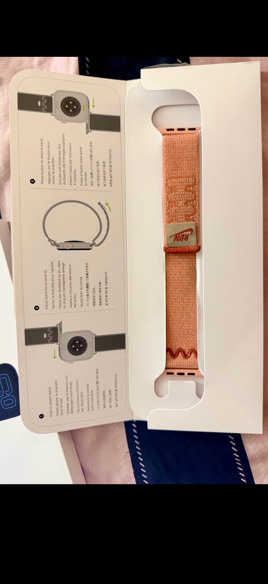 Apple Watch SE 3 44mm GPS Midnight Aluminum Case with M/L Pink Sport Band
