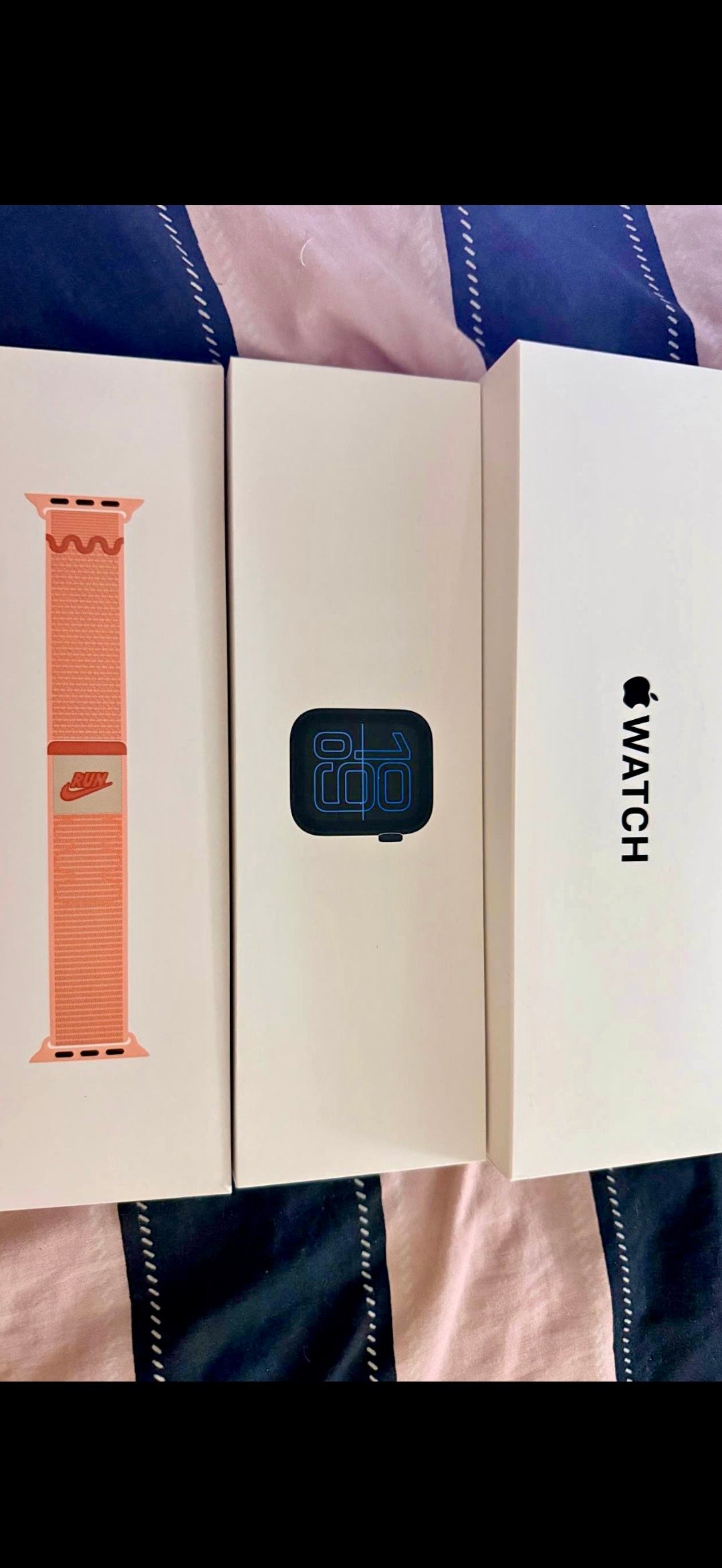 Apple Watch SE 3 44mm GPS Midnight Aluminum Case with M/L Pink Sport Band