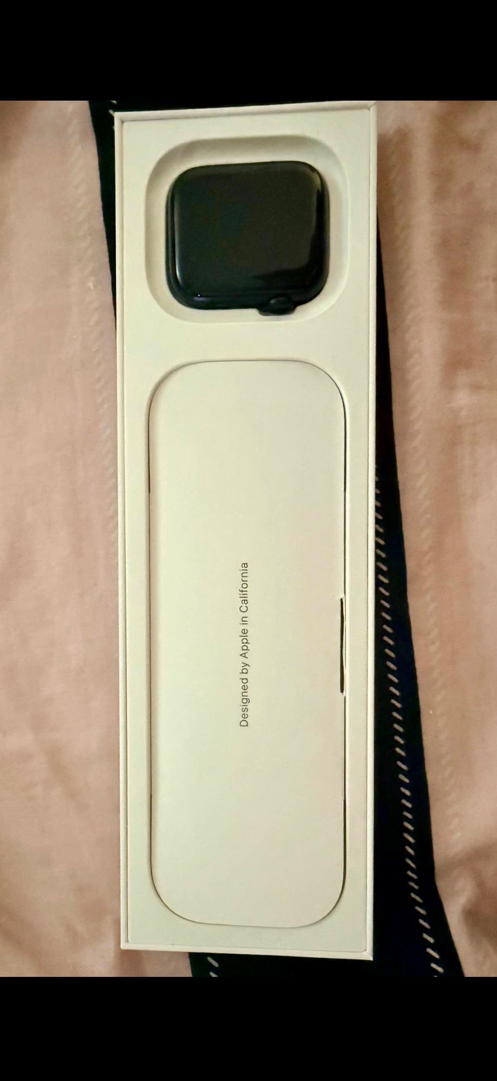 Apple Watch SE 3 44mm GPS Midnight Aluminum Case with M/L Pink Sport Band